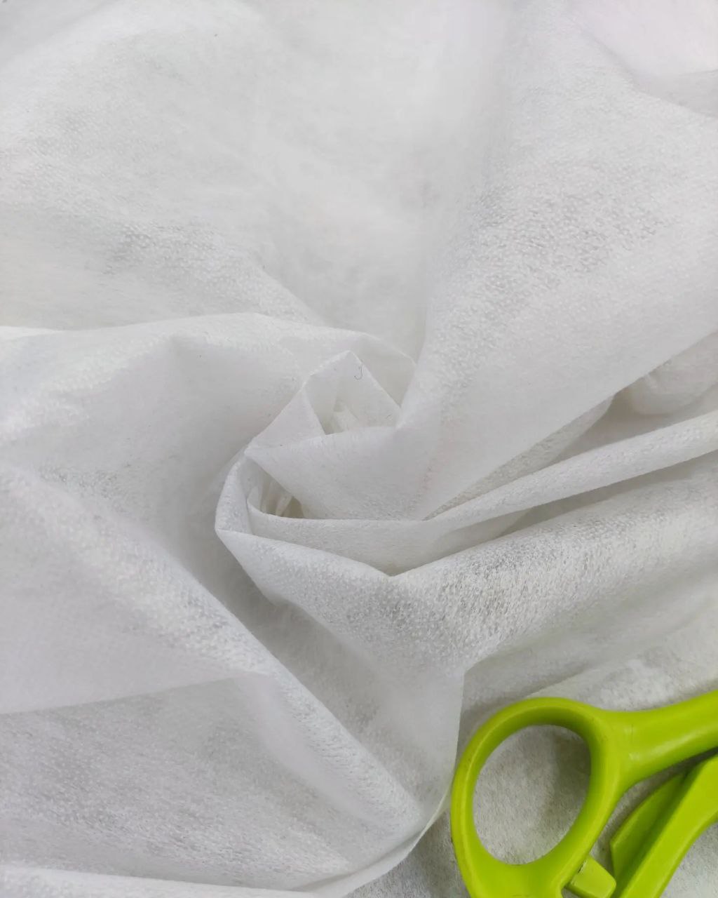 флізелін у швейному ремонті